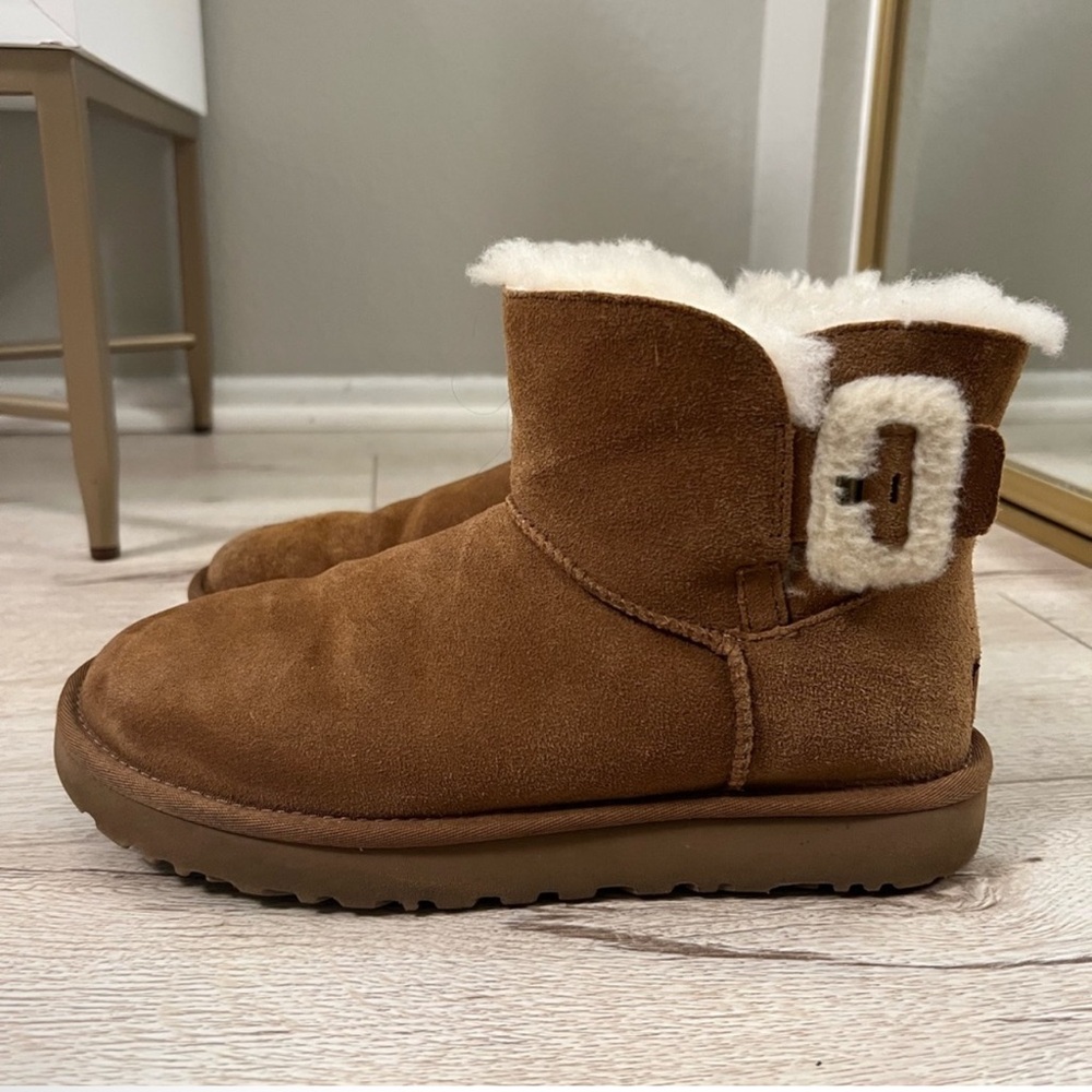 Ugg Mini Fluff Chestnut Boots With Buckle Size 9